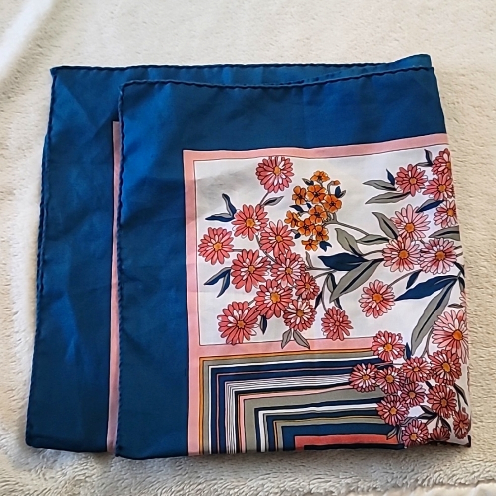 Beautiful Scarf - Picture 4 of 7